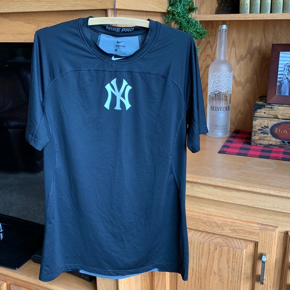 Nike Pro Yankees baseball shirt⚾️